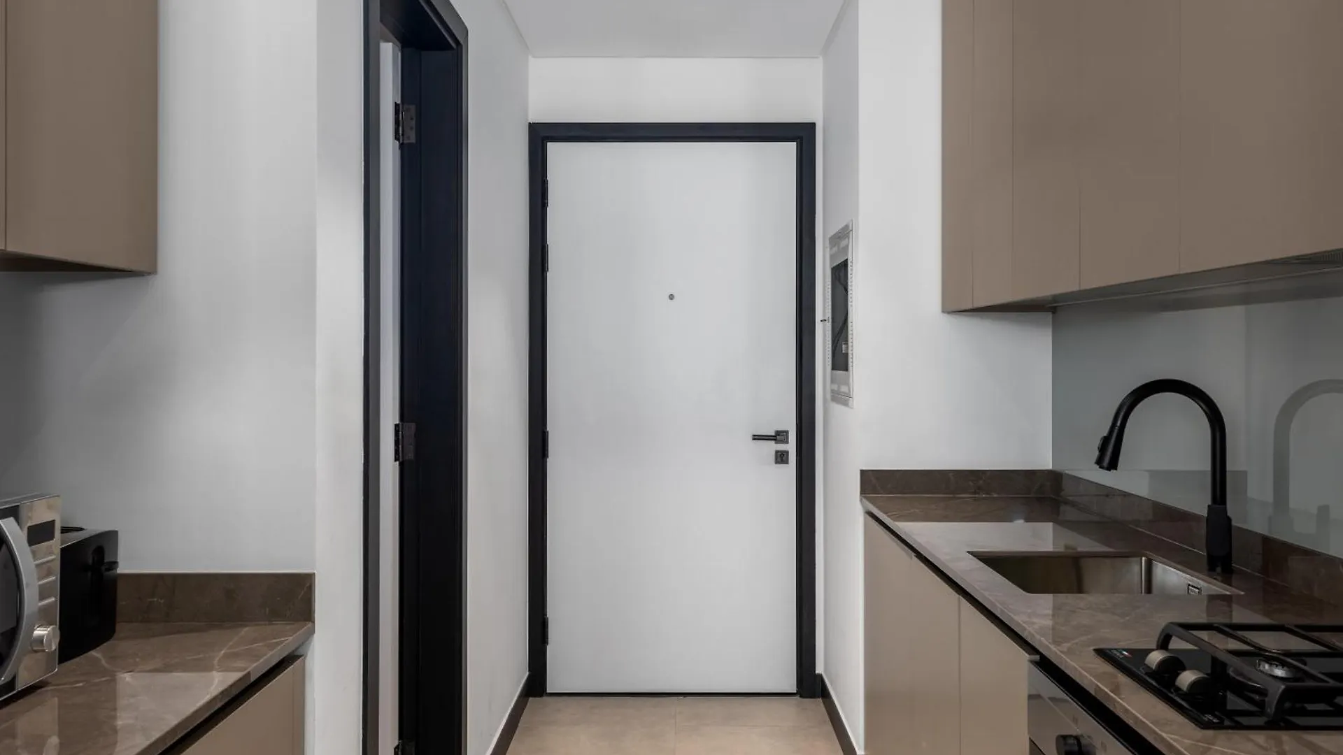 Waves - Stylish 13Th-Floor Studio With Top-Notch Amenities Dubai Apartment