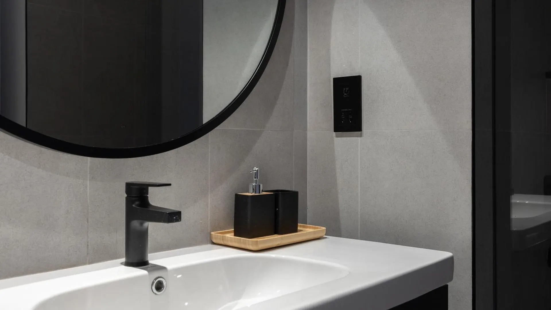 Waves - Stylish 13Th-Floor Studio With Top-Notch Amenities Dubai 0*,  United Arab Emirates