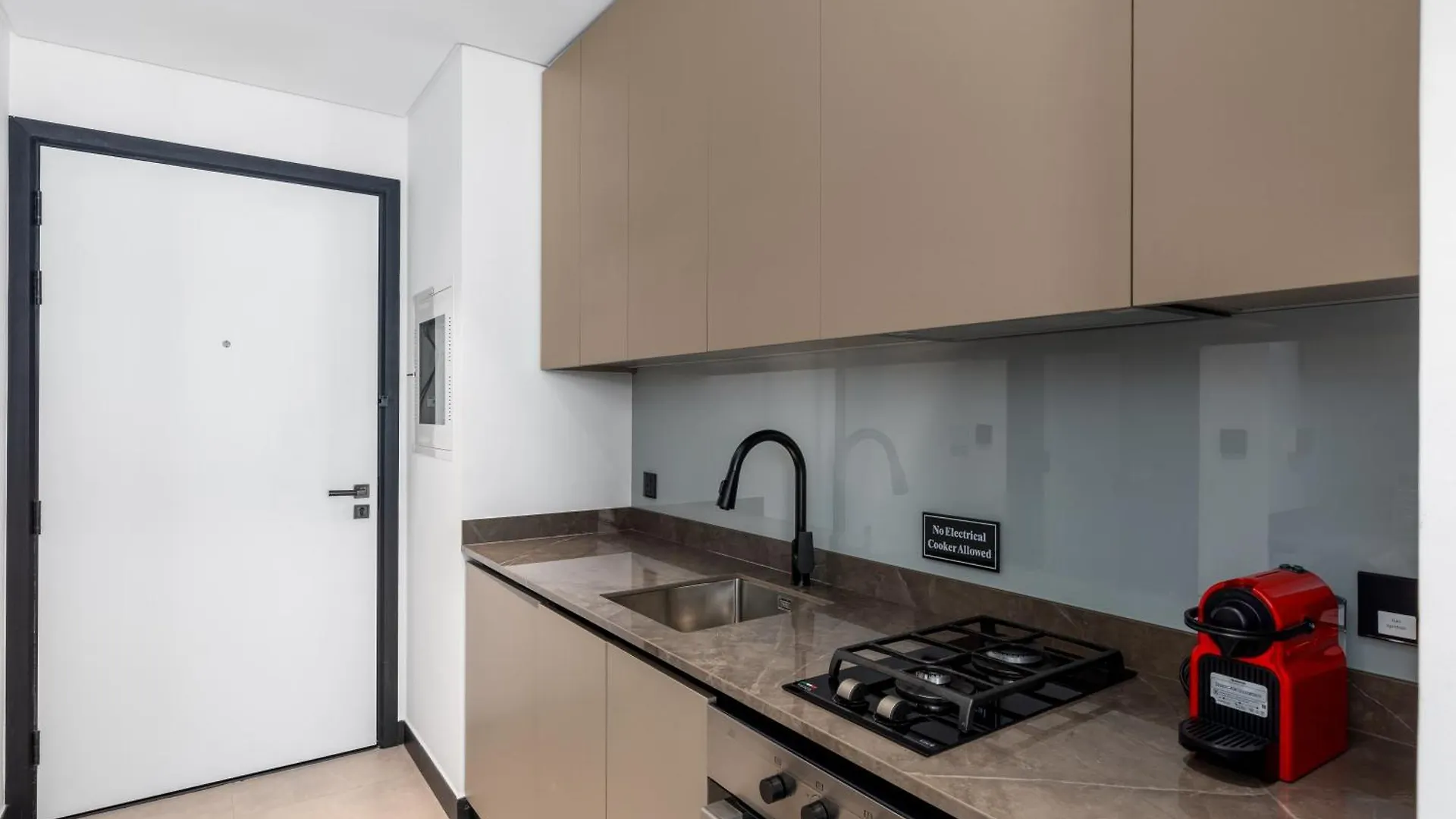 Waves - Stylish 13Th-Floor Studio With Top-Notch Amenities Dubai 0*,