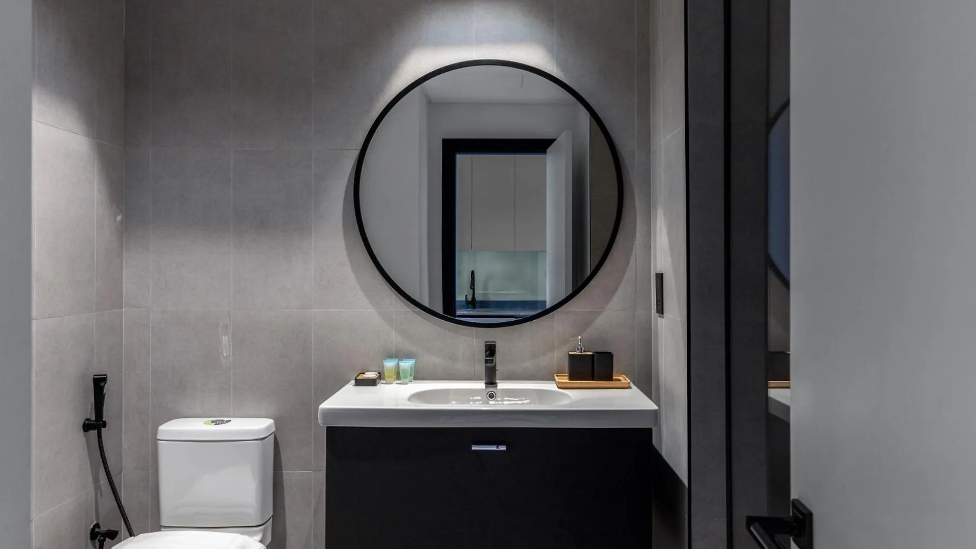 Waves - Stylish 13Th-Floor Studio With Top-Notch Amenities Dubai Apartment